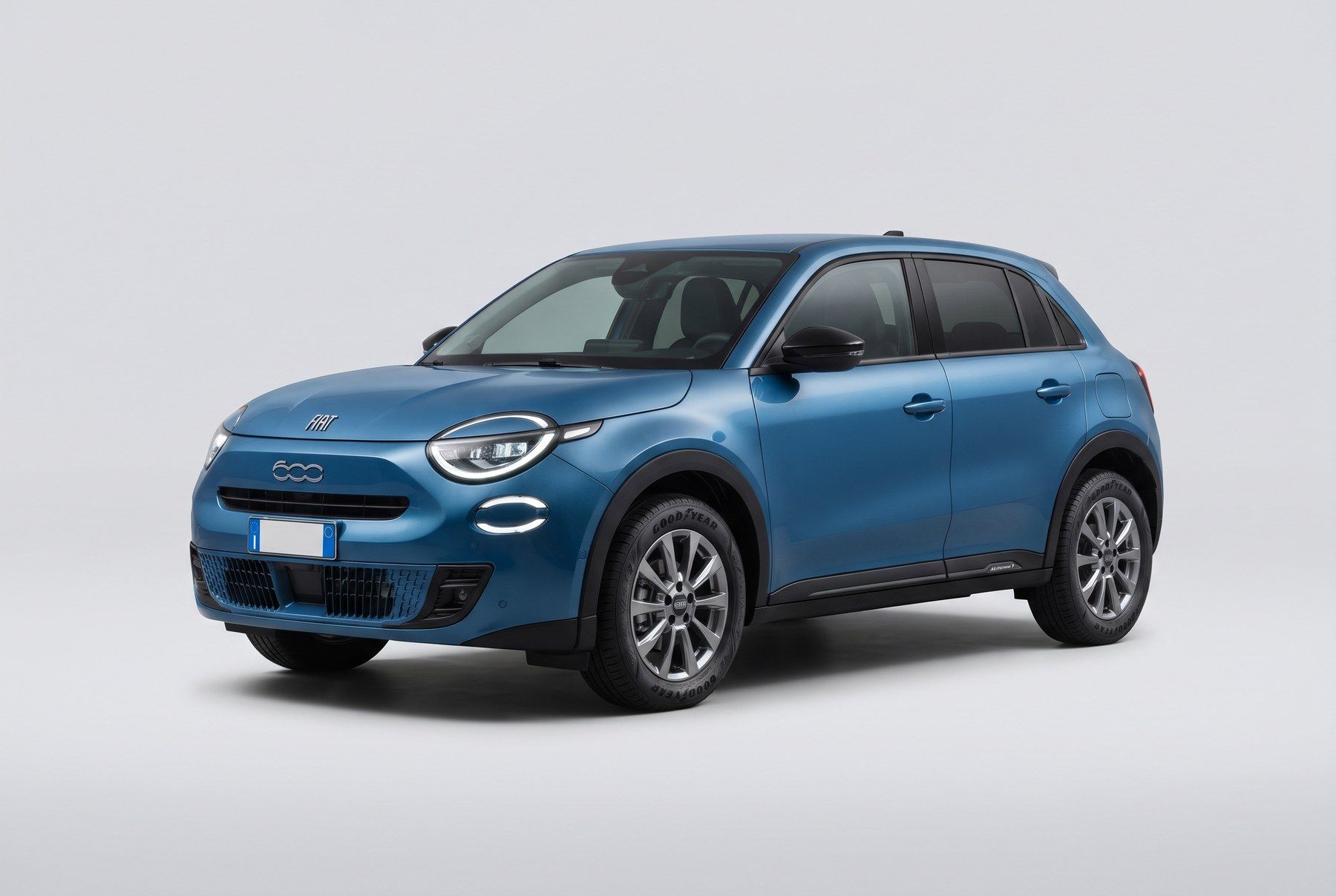 Fiat 600 Hybrid blu a noleggio a Taranto