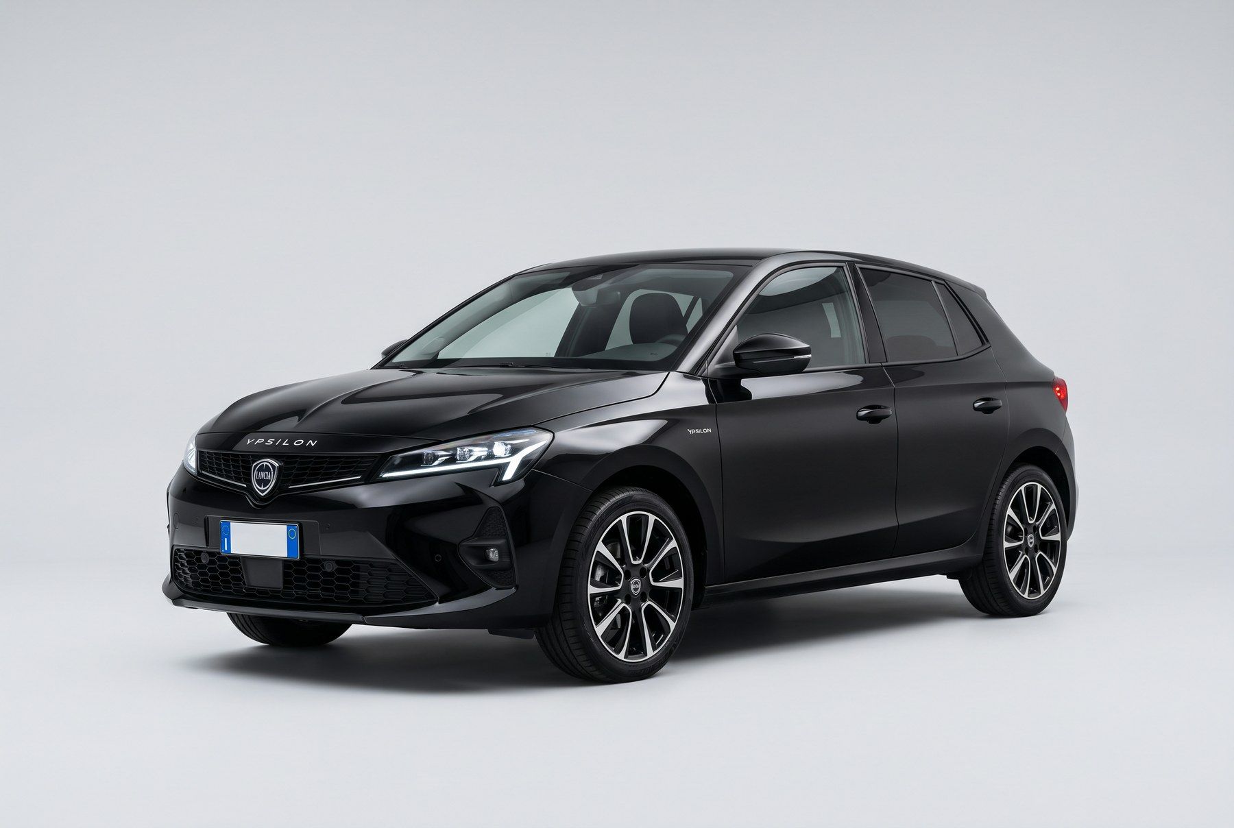 Lancia Ypsilon Hybrid nera a noleggio a Taranto